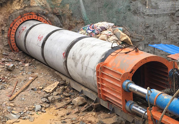 大型頂管機(jī)進(jìn)洞的常見(jiàn)辦法？